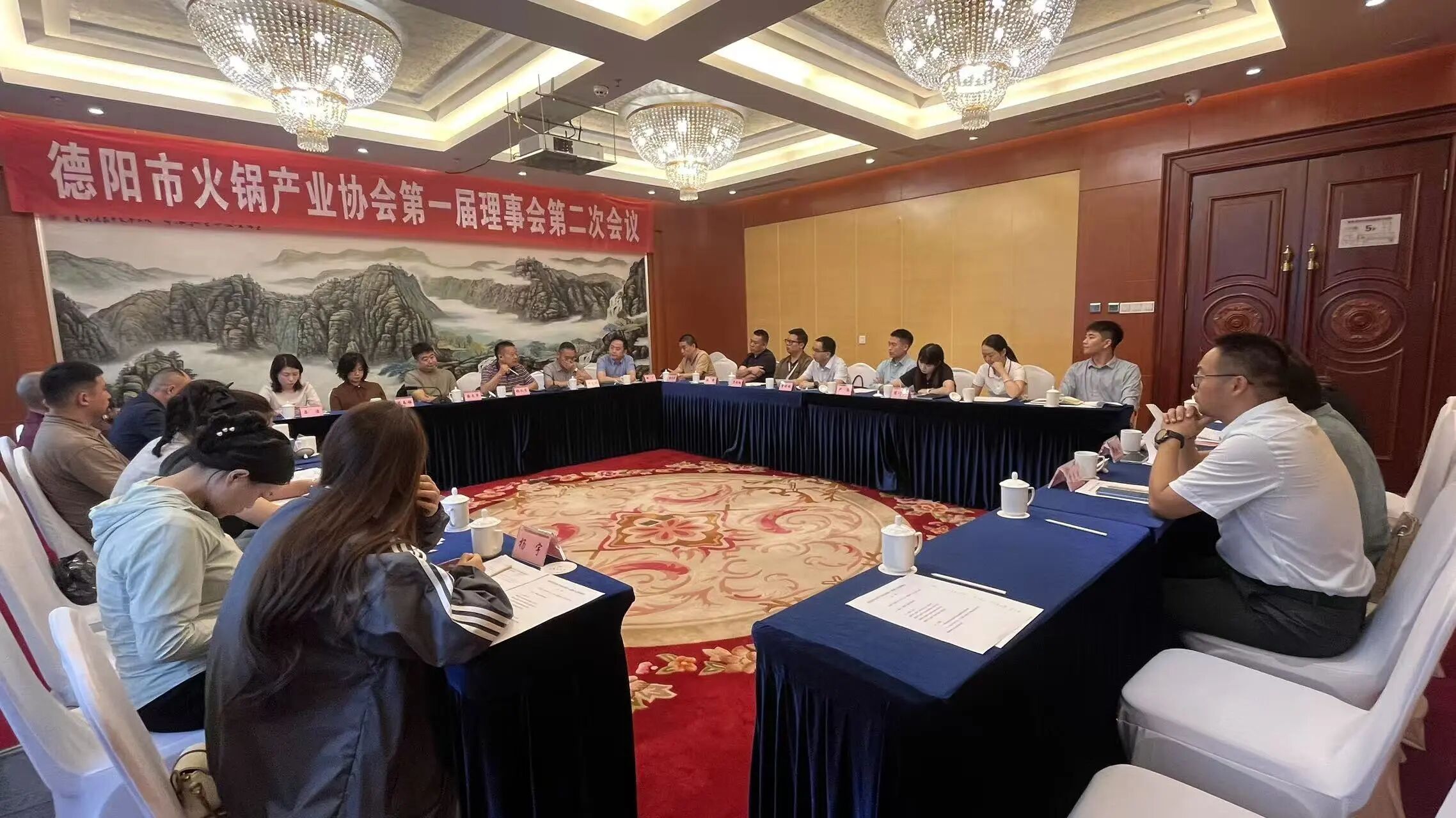 德阳市火锅产业协会第一届理事会第二次会议暨2025重点工作推进会圆满举行